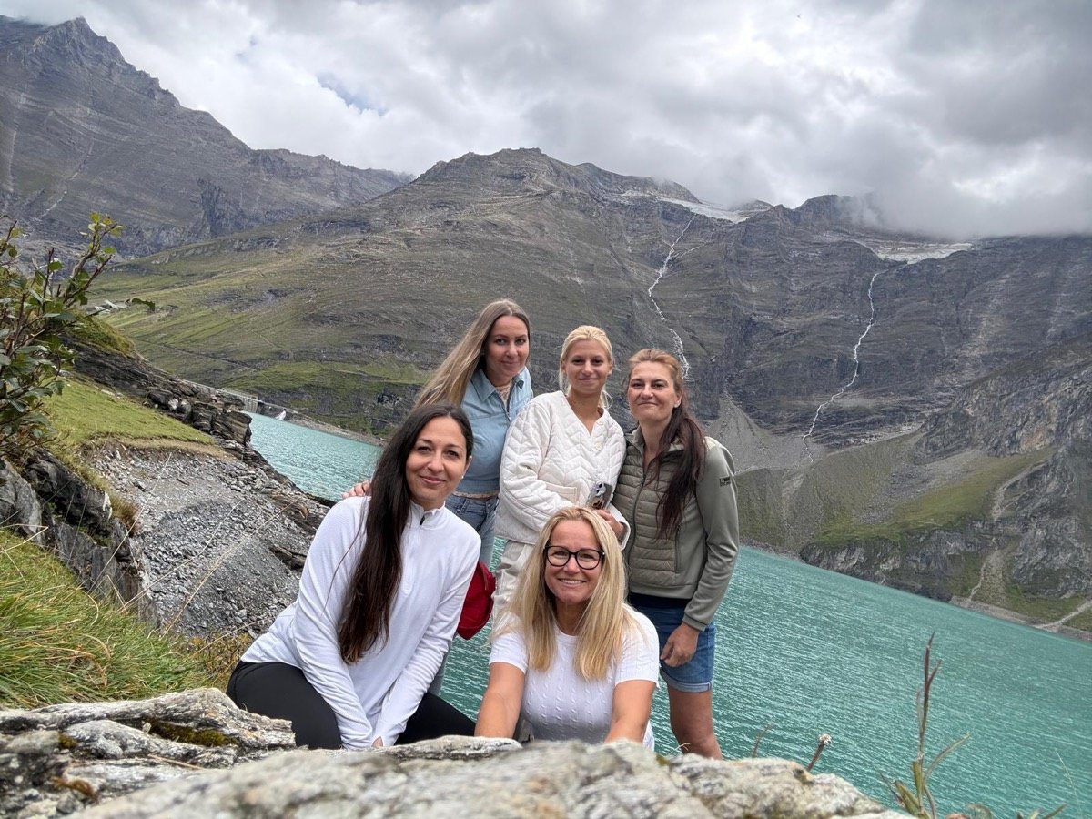 Marianna mit dem Team von Wolf Reinigung in Tirol
